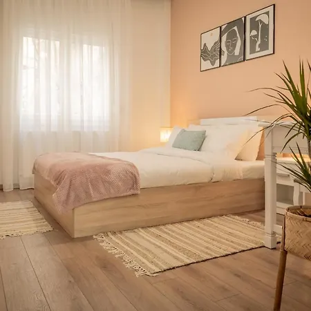 Aphrodite's On Agia Sofia Midas