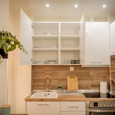 Aphrodite's On Agia Sofia Midas Soluň