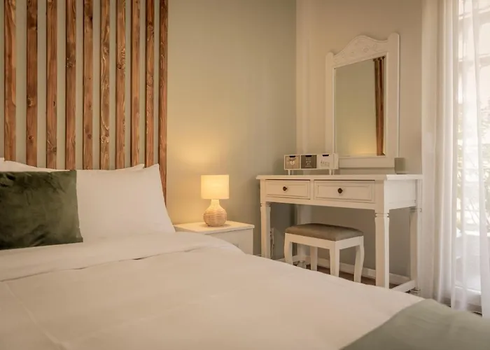 Aphrodite's On Agia Sofia Midas Apartment *